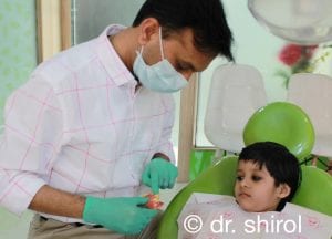 kid friendly dentist teaching about teeth